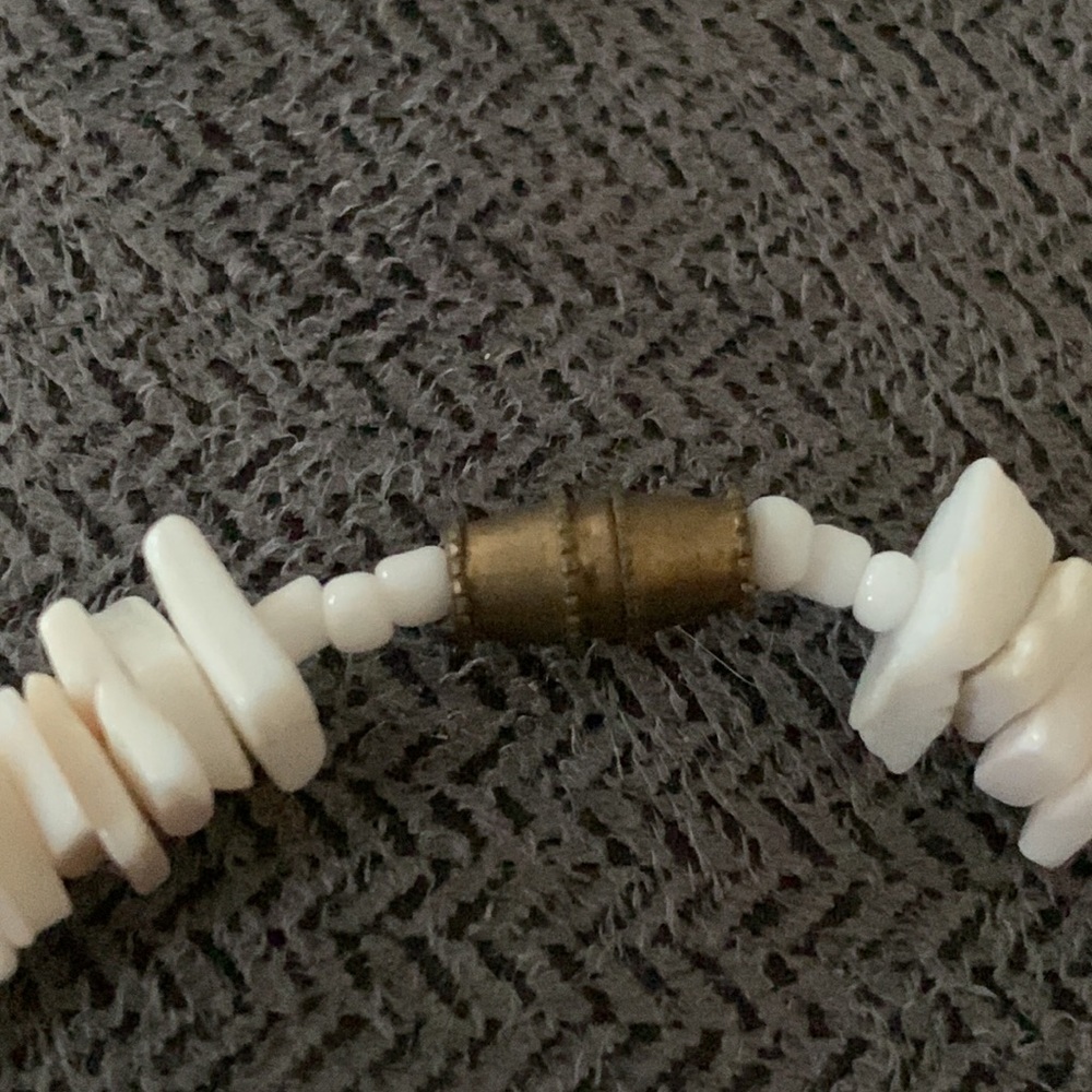 2 shell necklaces - Picture 3 of 7